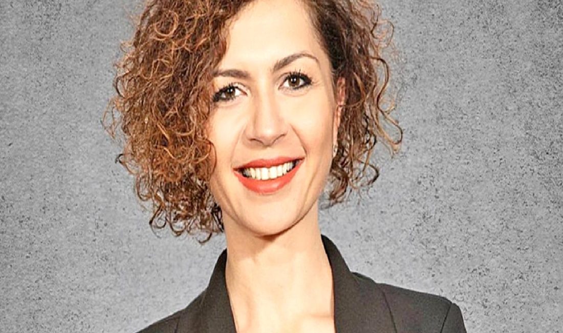 Sosyal medya kullanımının çalışan verimliliği üzerindeki etkilerini keşfedin. İş yerinde