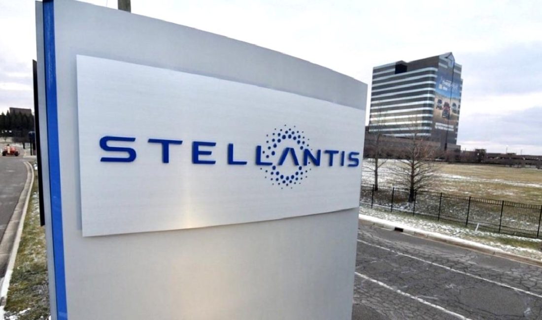 Stellantis’te CEO Değişikliği Stellantis'te CEO değişikliği gerçekleşti. Yeni liderin atanmasıyla şirketin stratejik hedefleri
