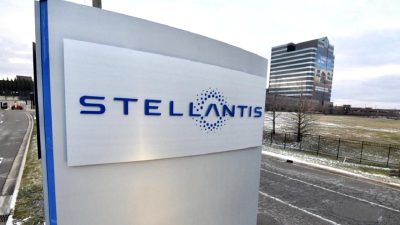 Stellantis'te CEO değişikliği gerçekleşti. Yeni liderin atanmasıyla şirketin stratejik hedefleri