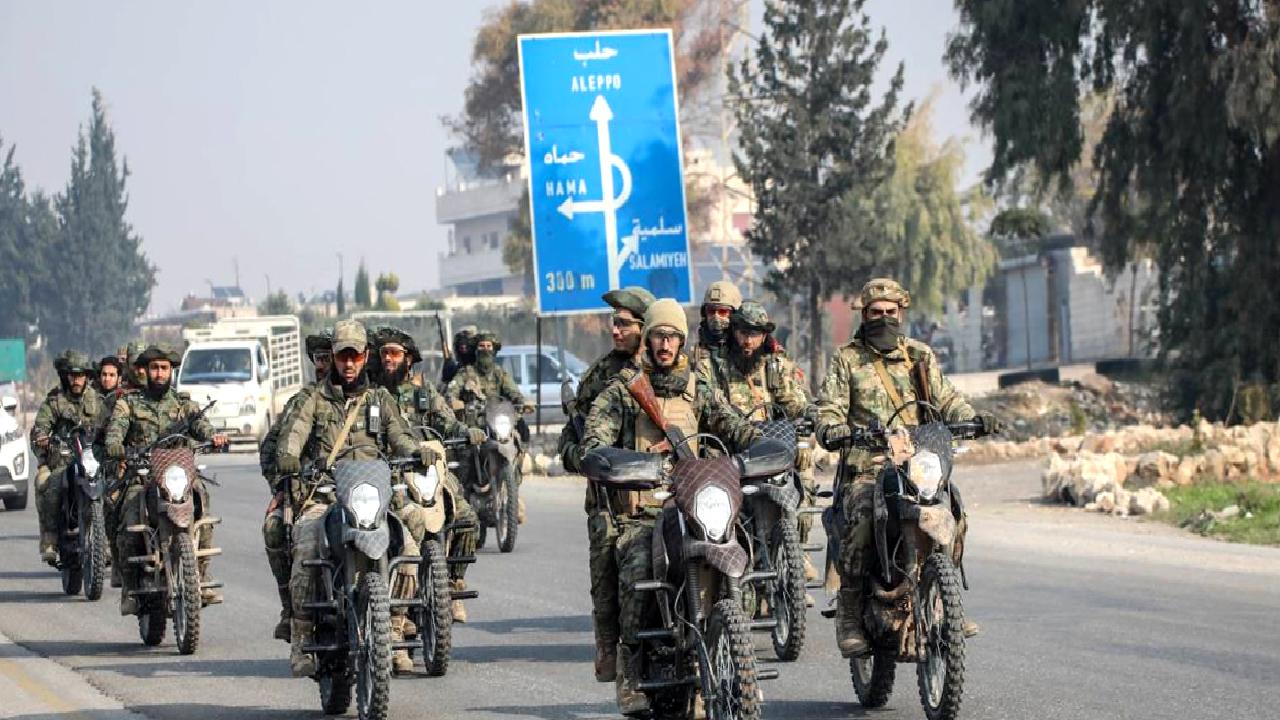 Suriye'de uzun süredir uygulanan gece sokağa çıkma yasağı resmen kaldırıldı.