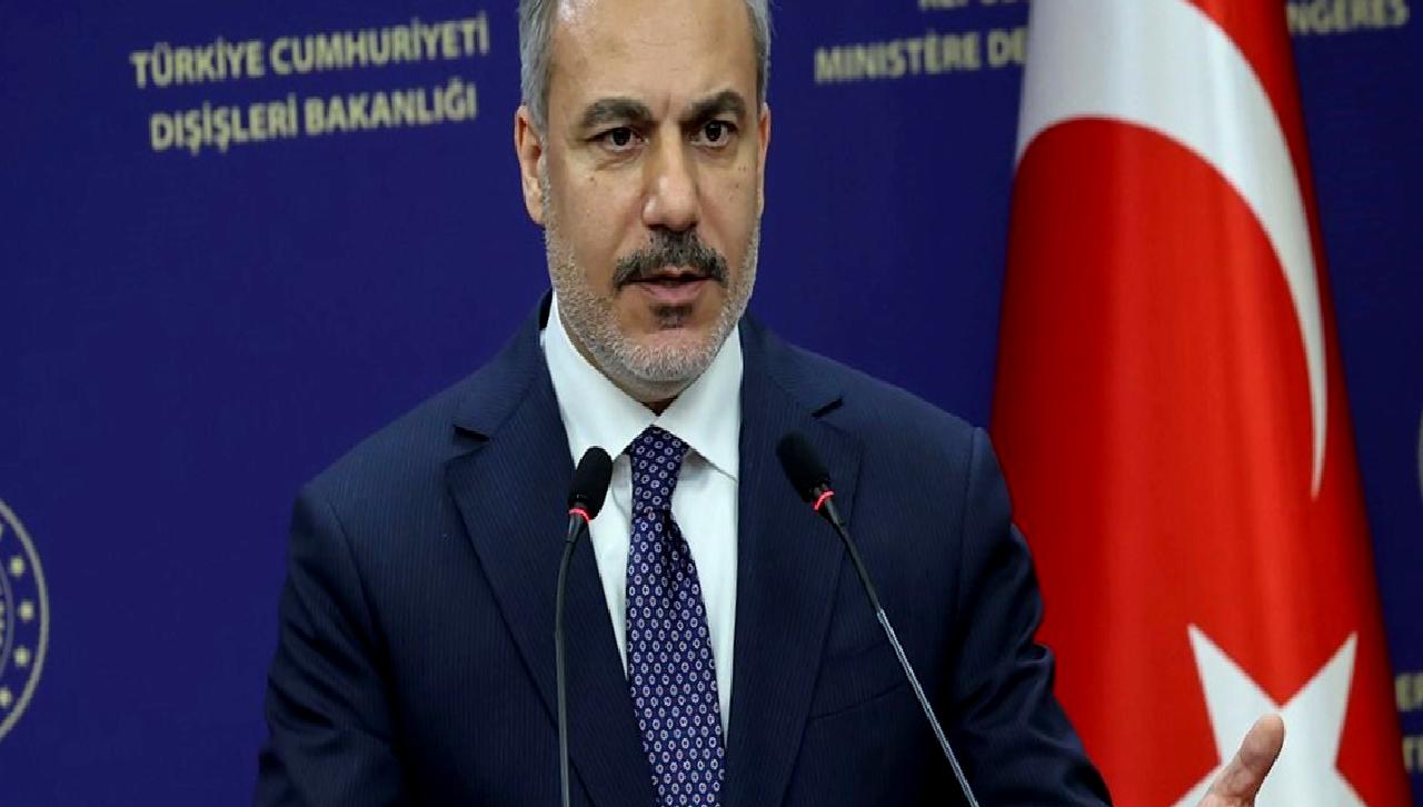 Suriye'de tarihsel bir dönüm noktasına odaklanan bu içerikte, Hakan Fidan'ın