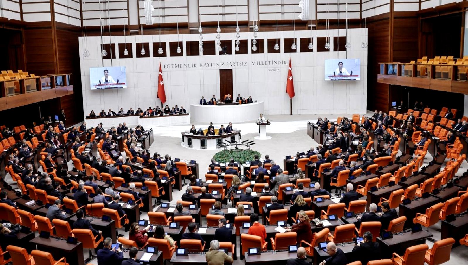 TBMM Genel Kurulu'nda devlet memurları ve kamu personeli için yapılan