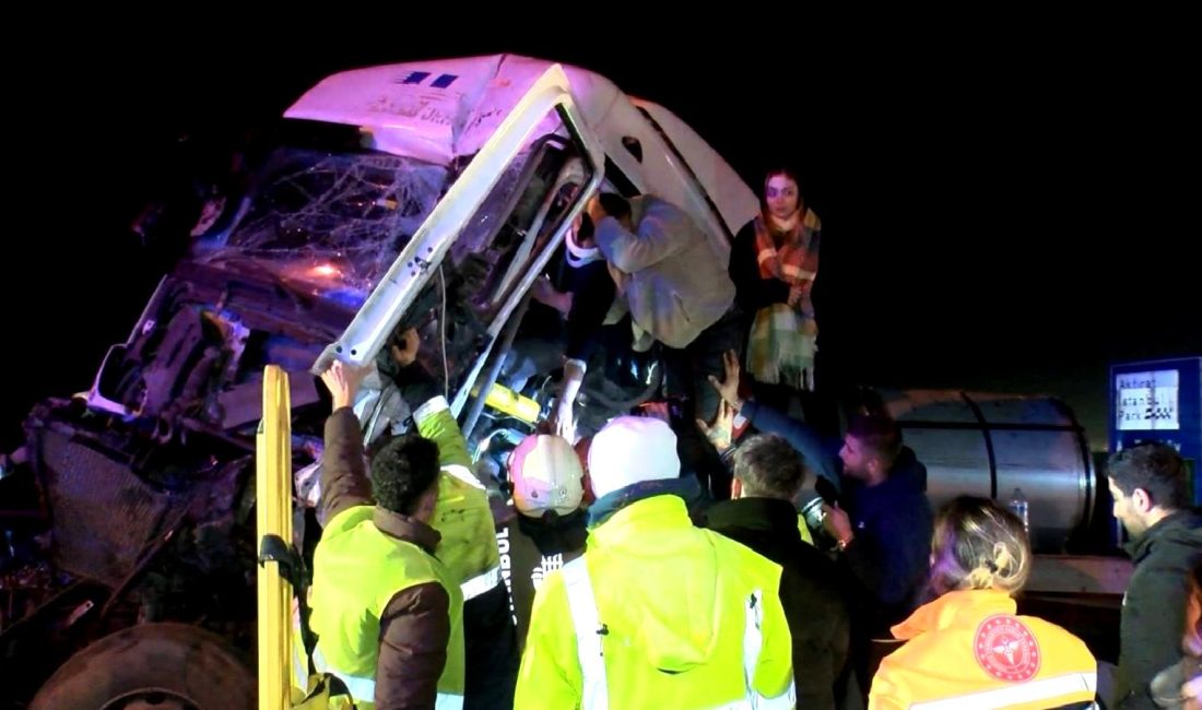 TEM Otoyolu’nda TIR Kazası: Sürücü Sıkıştı TEM Otoyolu'nda meydana gelen TIR kazası, sürücünün araç içinde sıkışmasına