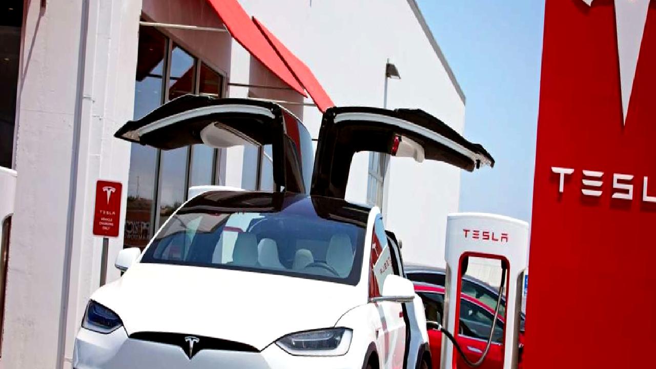 Tesla'nın Çin pazarındaki başarısını ve etkili satış stratejilerini keşfedin. Yenilikçi