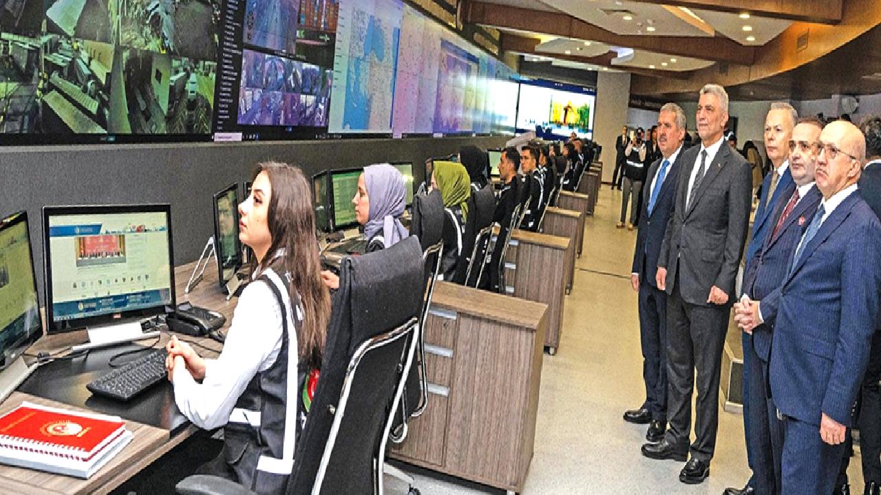 Ticaret Bakanı Ömer Bolat, kaçakçılık operasyonları hakkında önemli açıklamalarda bulundu.