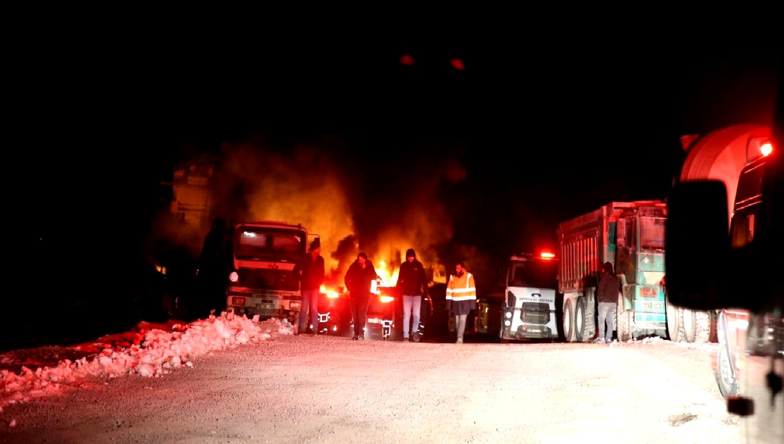 Tokat'ta bir taş ocağında meydana gelen yangın, çevre halkında paniğe