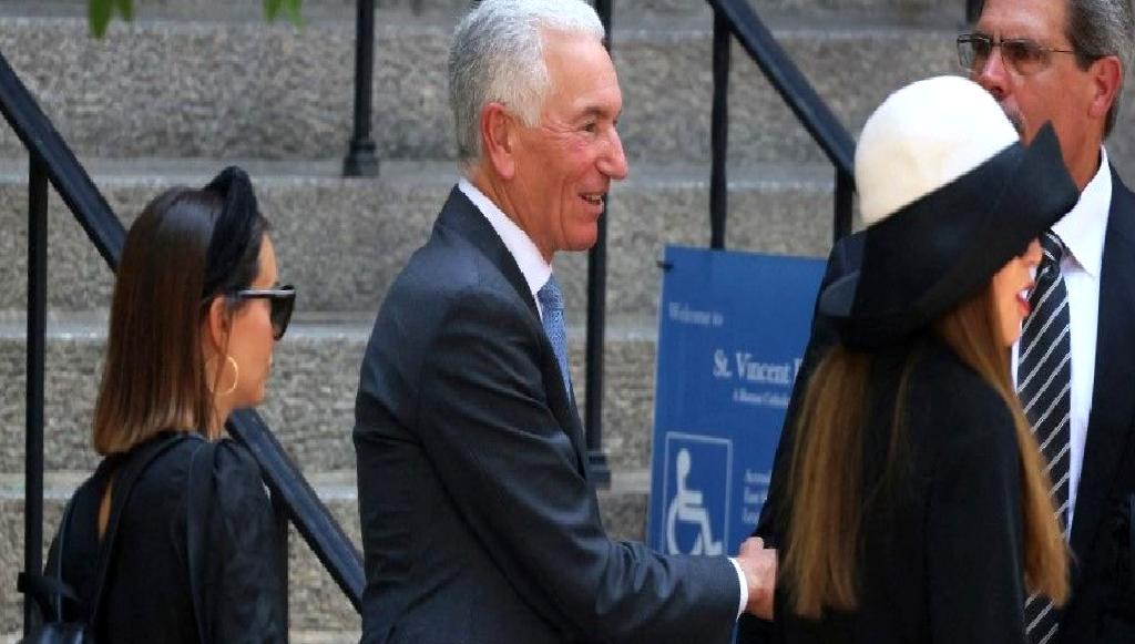 Trump, Jared Kushner’in Babasını Fransa Büyükelçisi Adayı Gösterdi Trump, Jared Kushner'in babası Charles Kushner'i Fransa Büyükelçisi olarak aday