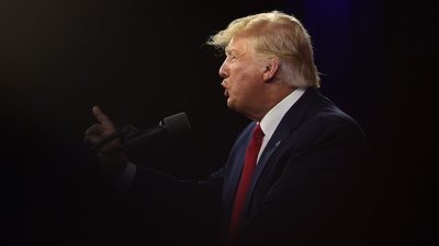 Trump, Richard Grenell'i özel misyonlar temsilcisi olarak atayarak uluslararası diplomasiye