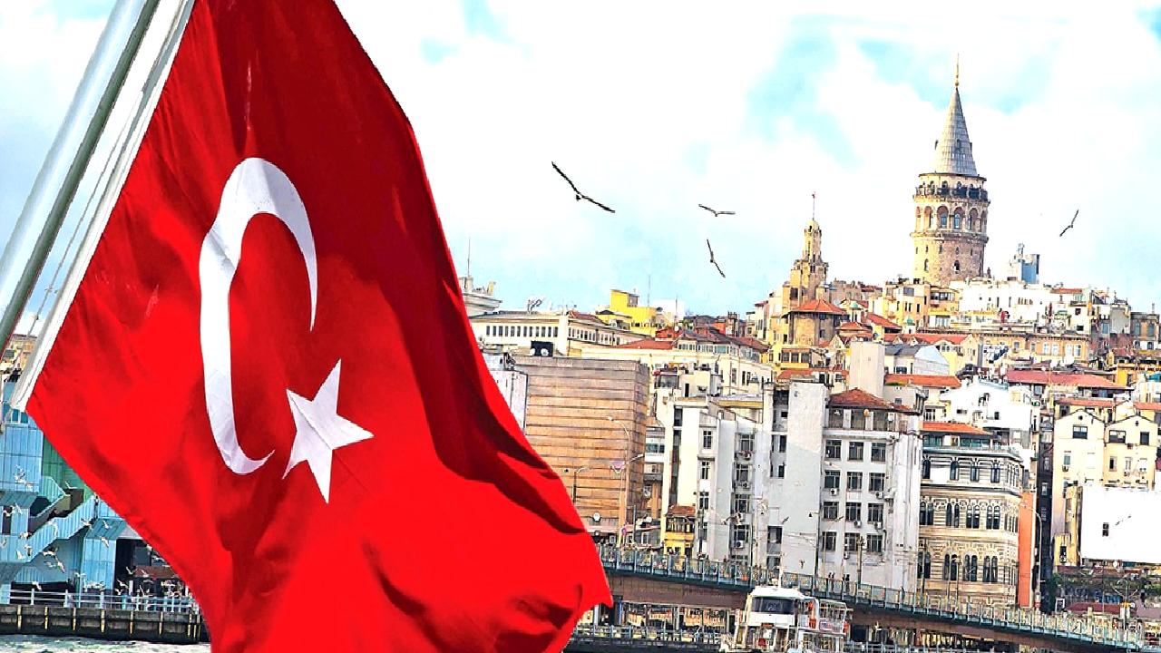 Türkiye'de yatırımlar hızla artıyor. İmalat ve yenilenebilir enerji sektörleri, ekonomik