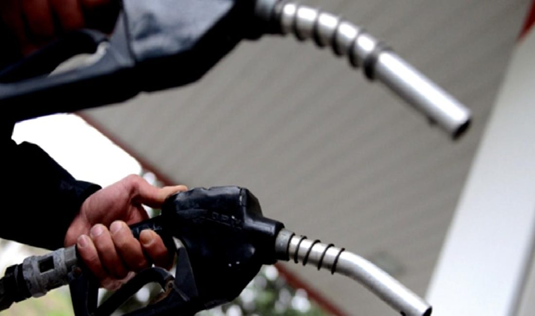 Türkiye’de Akaryakıt Fiyatları ve Etkileyen Faktörler Türkiye'de akaryakıt fiyatları, döviz kurları, petrol fiyatları ve vergiler gibi