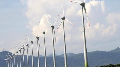 Türkiye'de yenilenebilir enerji yatırımları, sürdürülebilir kalkınmanın anahtarıdır. Bu içerikte, ülkemizin