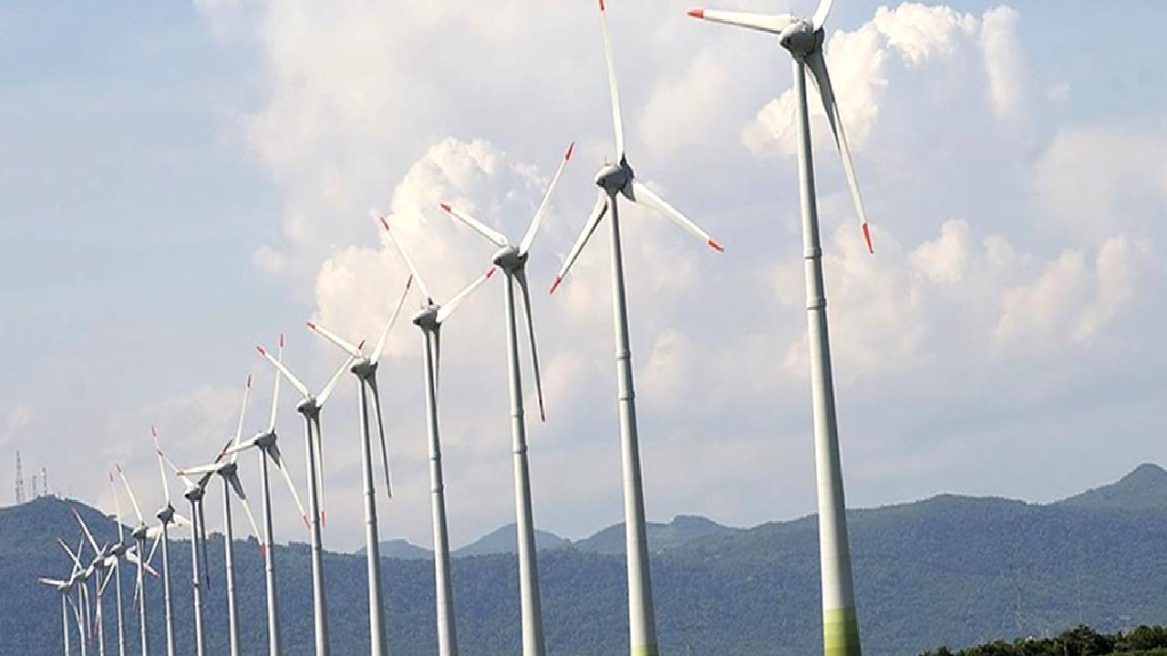 Türkiye'de yenilenebilir enerji yatırımları, sürdürülebilir kalkınmanın anahtarıdır. Bu içerikte, ülkemizin