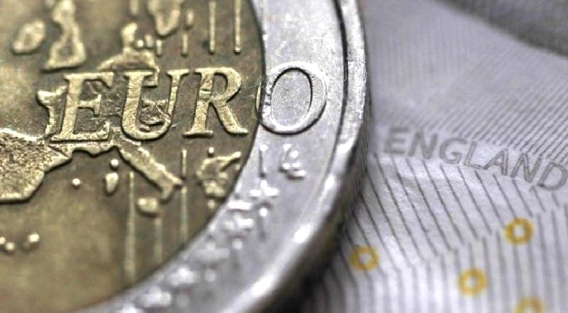 UBS'nin Avro tahminleri, ekonomik göstergelerin etkisini vurguluyor. Bu içerikte, döviz
