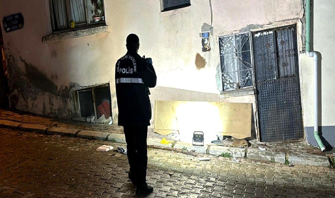 Uşak’ta Baba-Oğul Arasında Kanlı Tartışma Uşak'ta meydana gelen baba-oğul arasındaki kanlı tartışma, aile içindeki gerilimleri