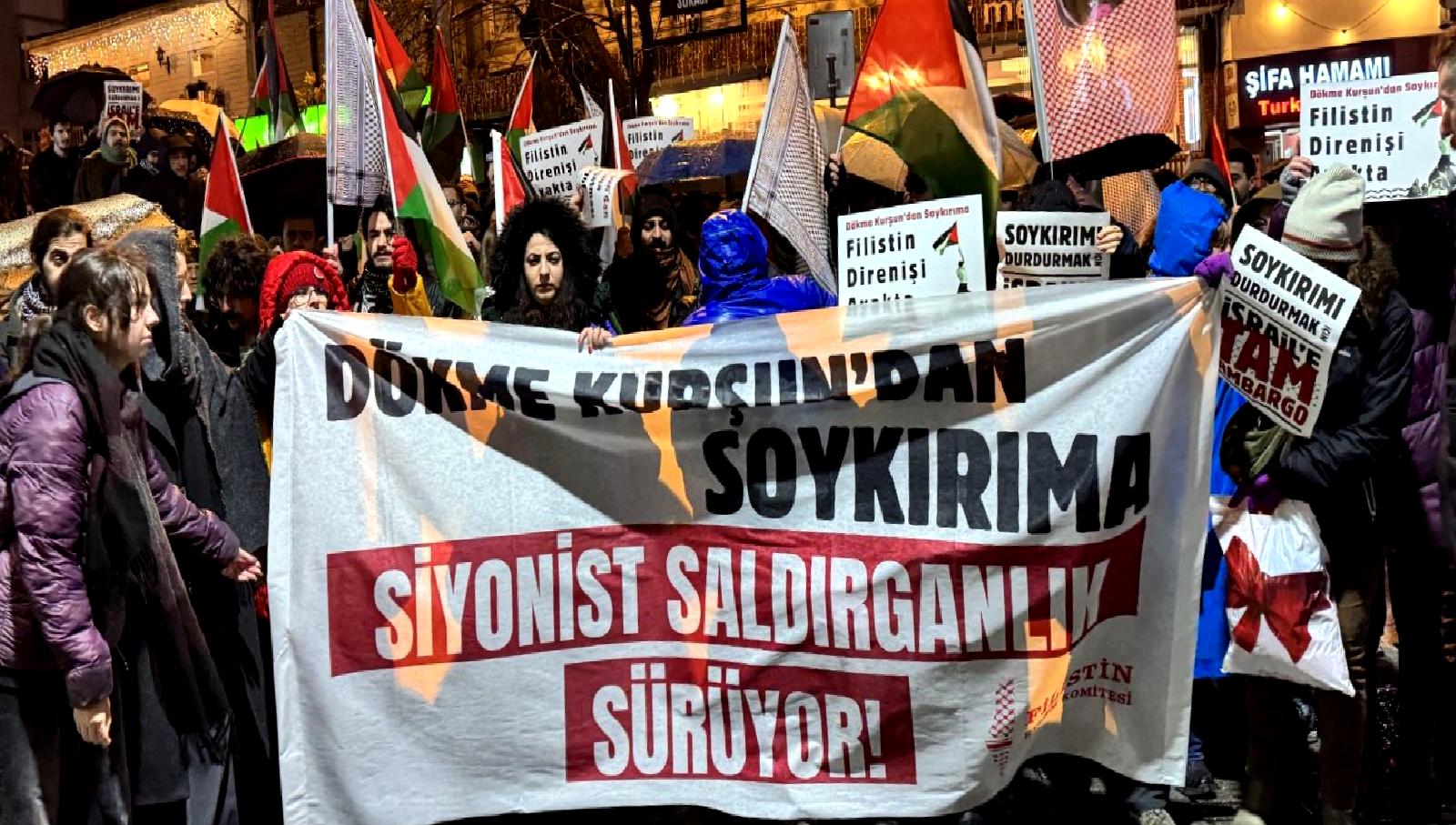 Üsküdar'da düzenlenen Filistin için protesto gösterisi, dayanışma ve adalet arayışını
