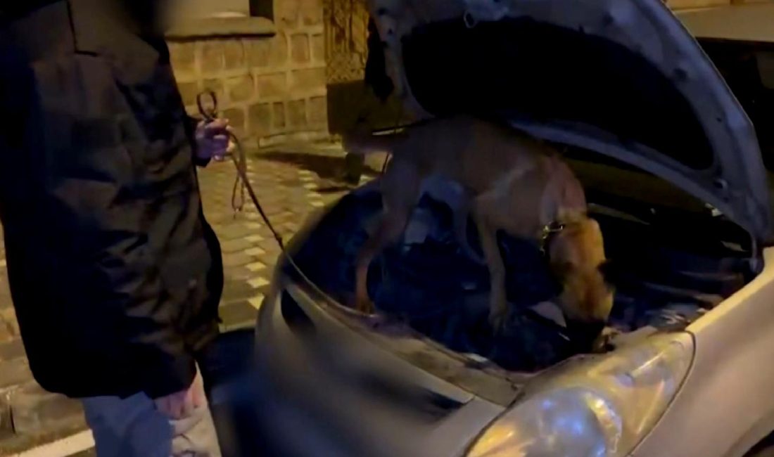 Uyuşturucu Operasyonu: İki Şüpheli Yakalandı Uyuşturucu operasyonunda iki şüpheli yakalandı. Güvenlik güçleri, yapılan baskınlarla önemli