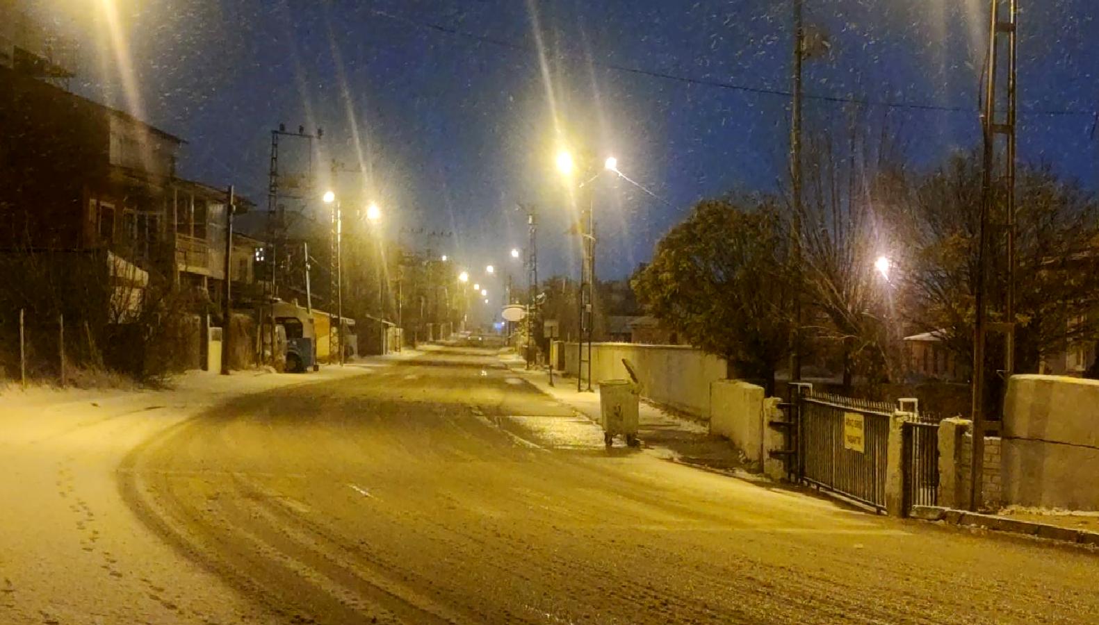 Van'da yoğun kar yağışı nedeniyle eğitime 13 Aralık'ta ara verildi.