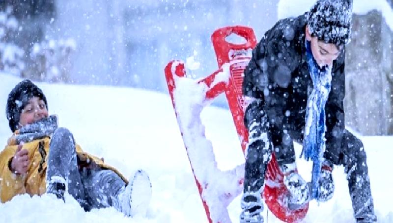 Van'da etkili olan yoğun kar yağışı nedeniyle eğitime ara verildi.