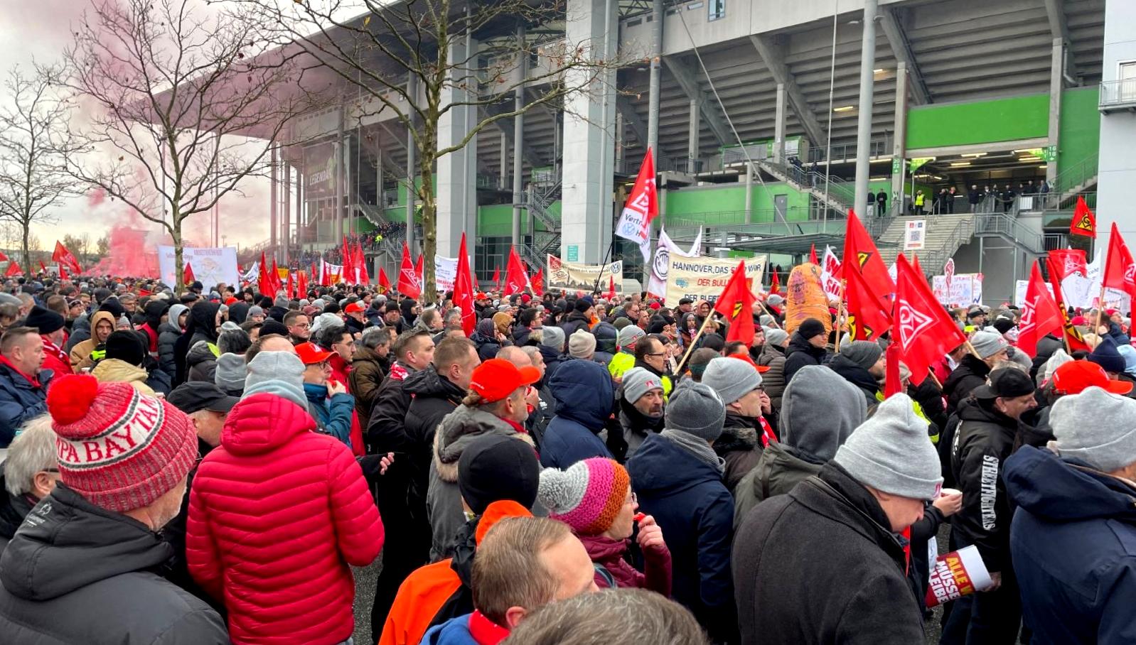 Volkswagen, dünya genelinde 35 bin kişiyi işten çıkarma kararı alarak,