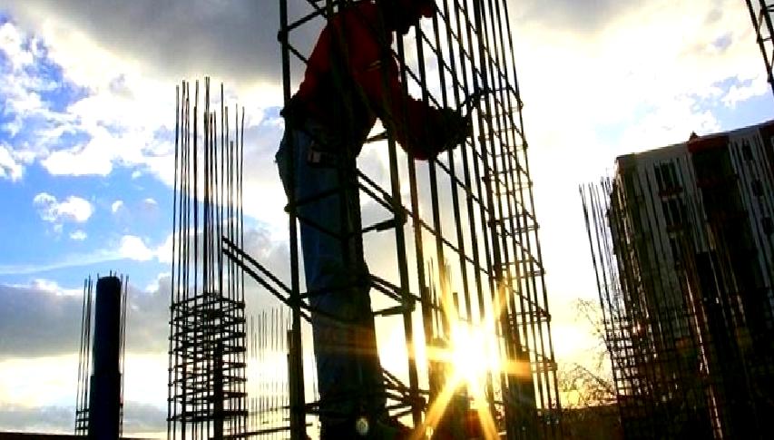 Yeni Müteahhitlik Düzenlemeleri ve Sektörel Değişiklikler başlığı altında, inşaat sektöründeki