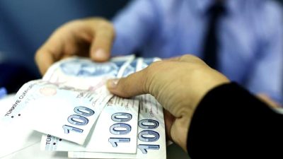 2025 yılı emekli ve memur zamları beklentilerini keşfedin. Ekonomik koşullar,