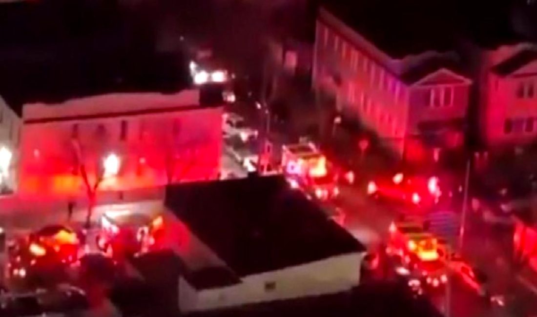 ABD, Terör Saldırılarıyla Yeni Yıla Girdi ABD, yeni yıla terör saldırılarıyla girdi. Ülke genelinde artan güvenlik