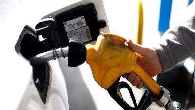 Akaryakıt fiyatlarına yapılan son zamlar, sürücüleri ve tüketicileri etkiliyor. Bu