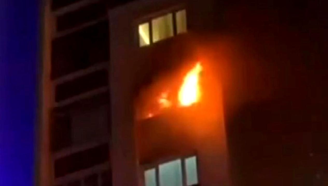 Atakent Mahallesi'nde 11 katlı bir binada meydana gelen yangın paniği,