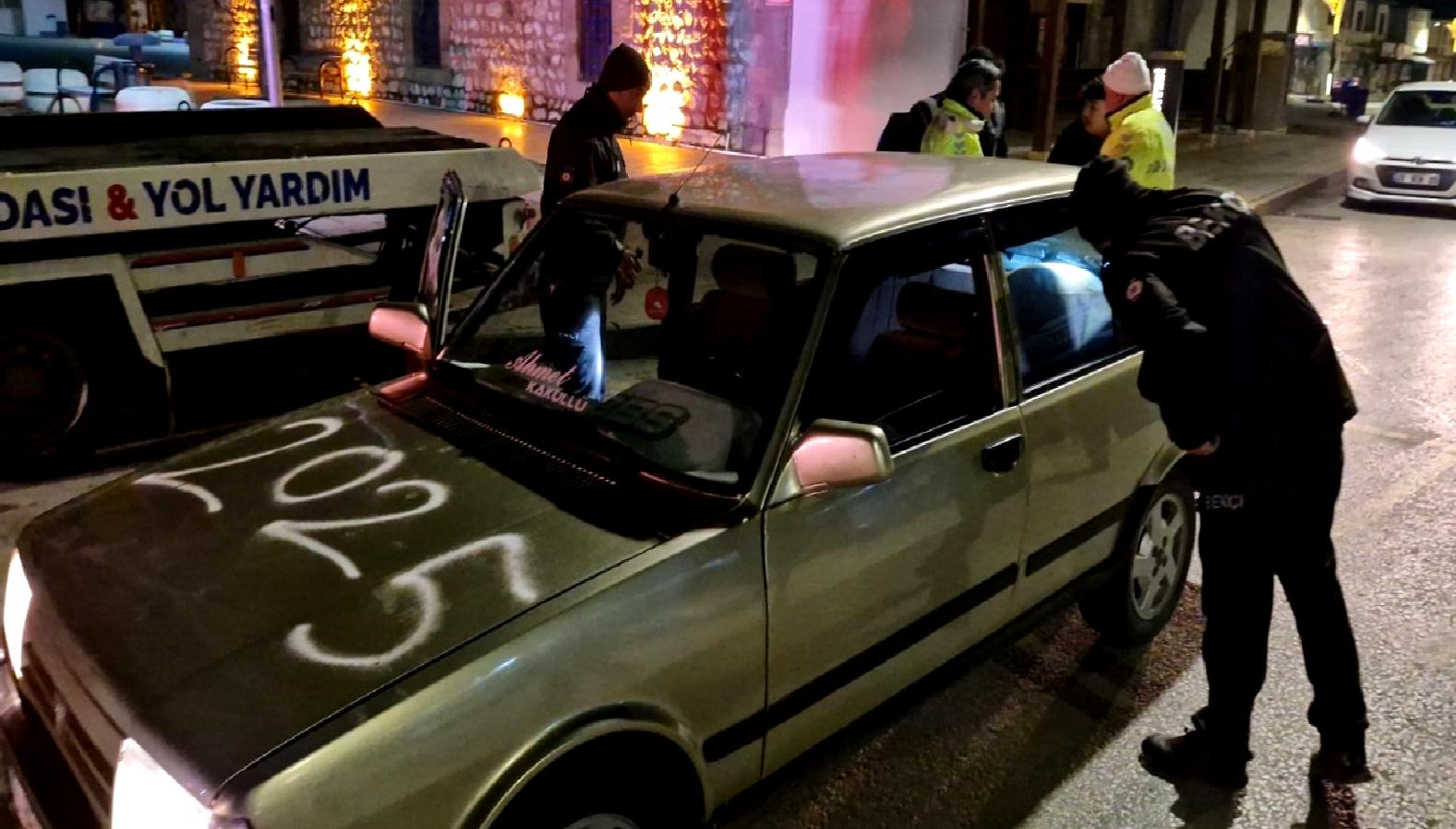 Çorum'da yeni yıl öncesi güvenlik önlemleri artırıldı. Yetkililer, vatandaşların güvenliğini