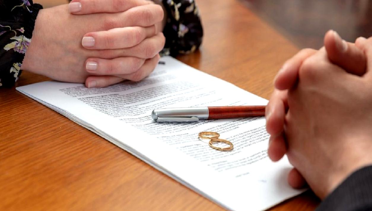 Diyarbakır'da boşanma davası sürecinde eşit kusur ve nafaka konularındaki tartışmaları