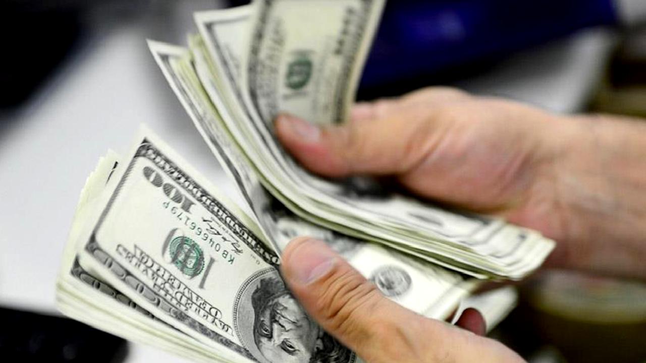 Döviz kurları ve altın fiyatlarındaki güncel durumu keşfedin. Piyasalardaki dalgalanmalar,