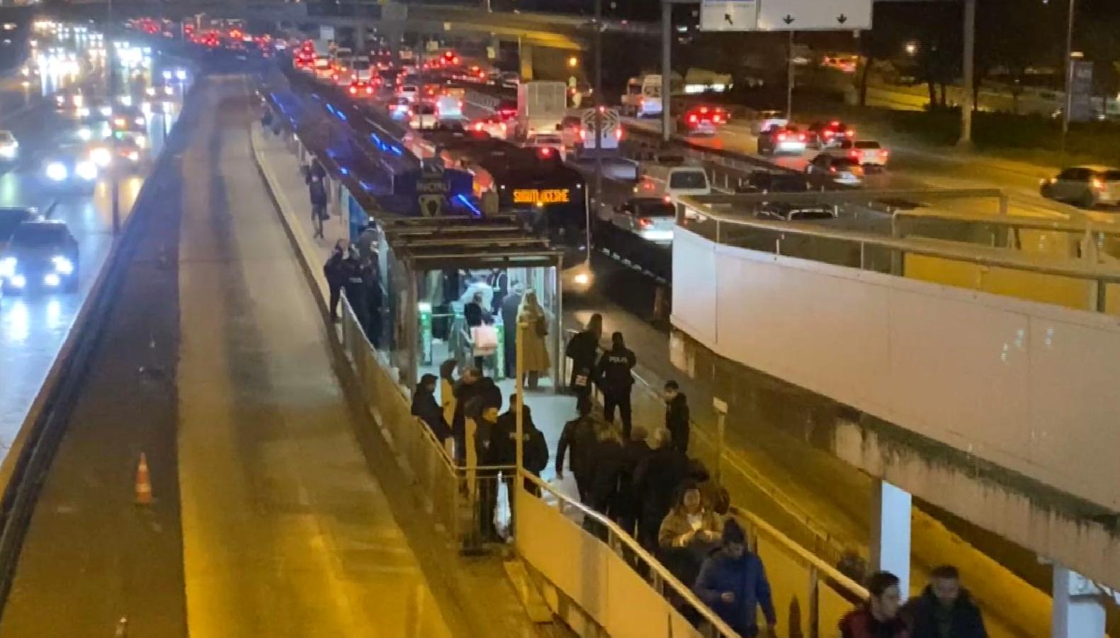 İncirli Metrobüs Durağında meydana gelen silahlı saldırıda alkollü bir şahıs,