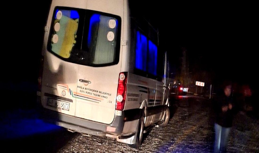 Muğla'da yol açma çalışmaları hızla devam ediyor. Yeni yolların inşaatı,