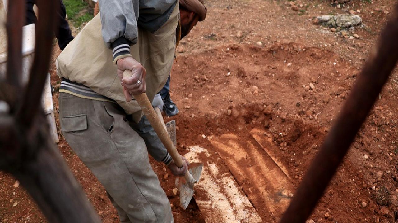 Suriye'deki son toplu mezar buluntuları, savaşın acı gerçeklerini bir kez