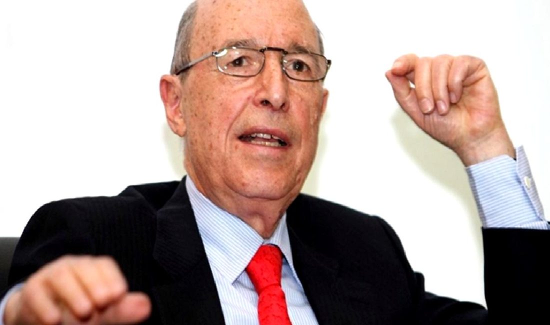 Yunanistan'da eski Başbakan Kostas Simitis'in cenaze töreni gerçekleşti. Törene katılanlar,