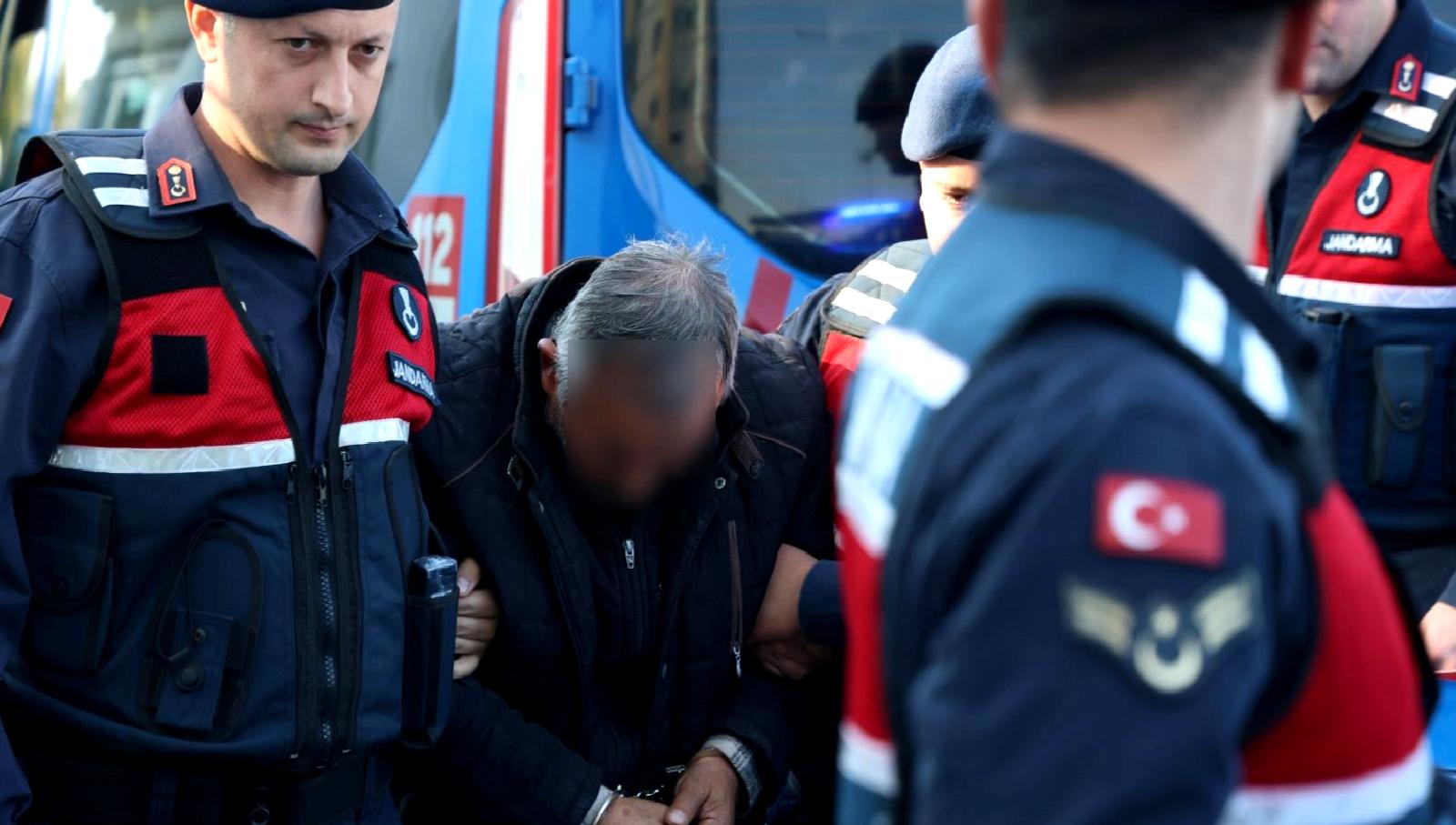 Yüreğir'de gerçekleşen cinayet davasında, olayla bağlantılı aile üyeleri gözaltına alındı.