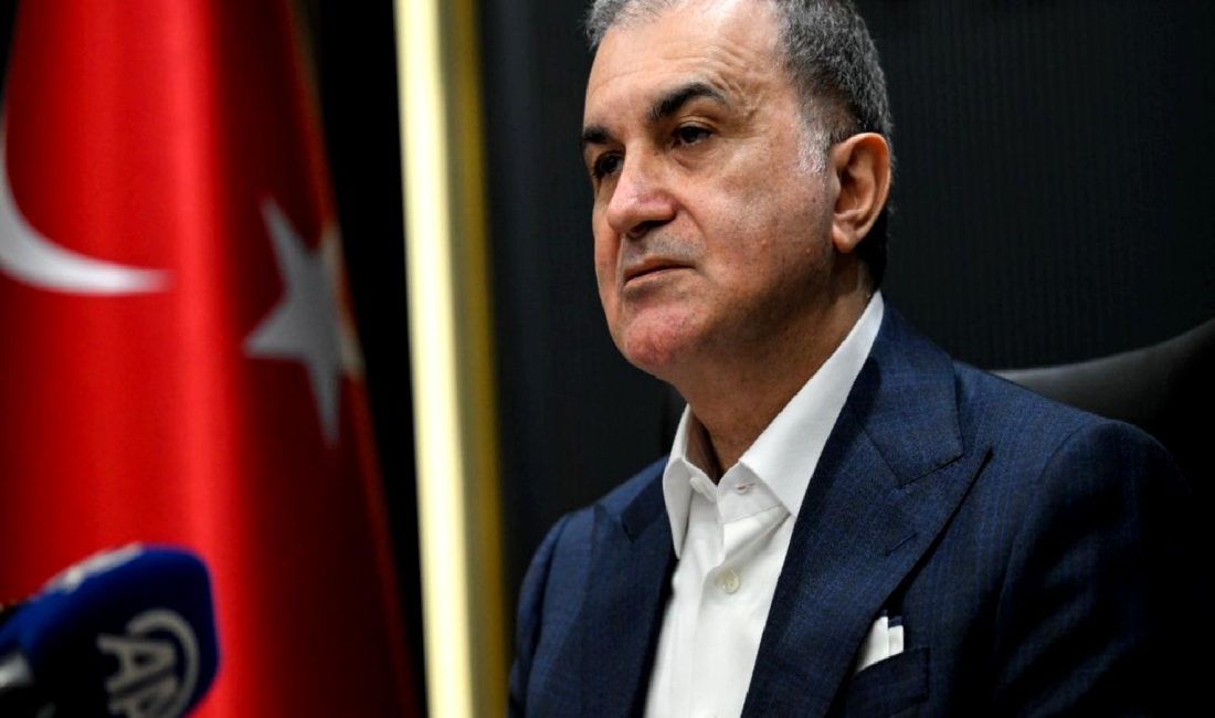 AK Parti’den Özgür Özel’e Sert Tepki AK Parti, Özgür Özel'in açıklamalarına sert tepki gösterdi. Siyasi gerginlik