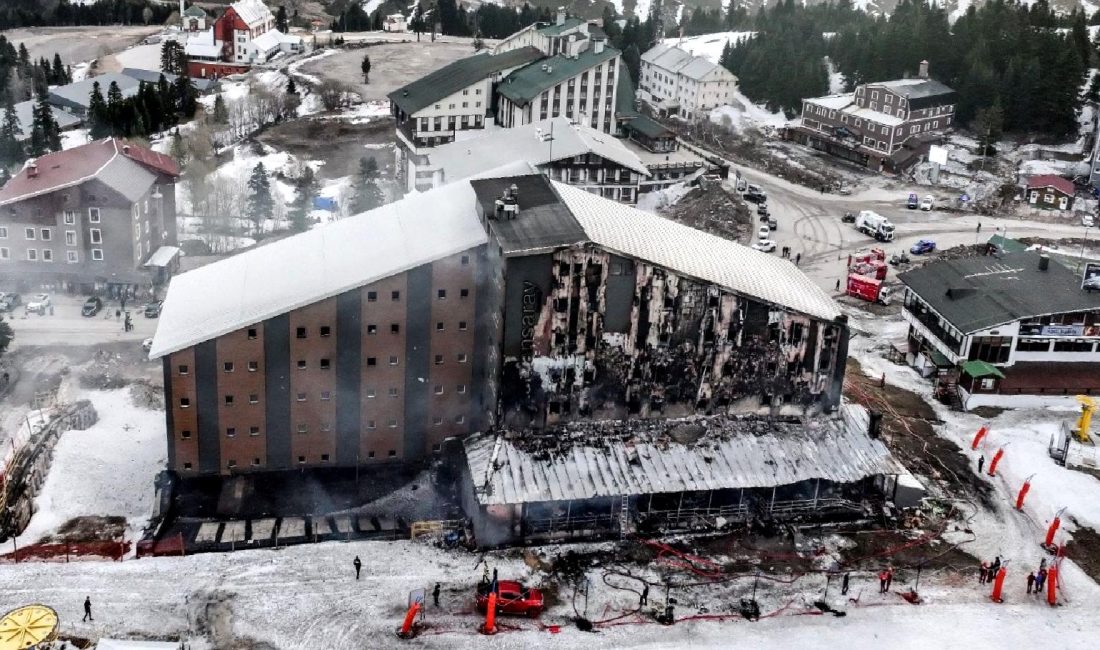 Bursa Uludağ’daki Otel Yangınında İki Kişi Hayatını Kaybetti Bursa Uludağ'daki otel yangınında iki kişinin hayatını kaybetmesiyle ilgili detaylar