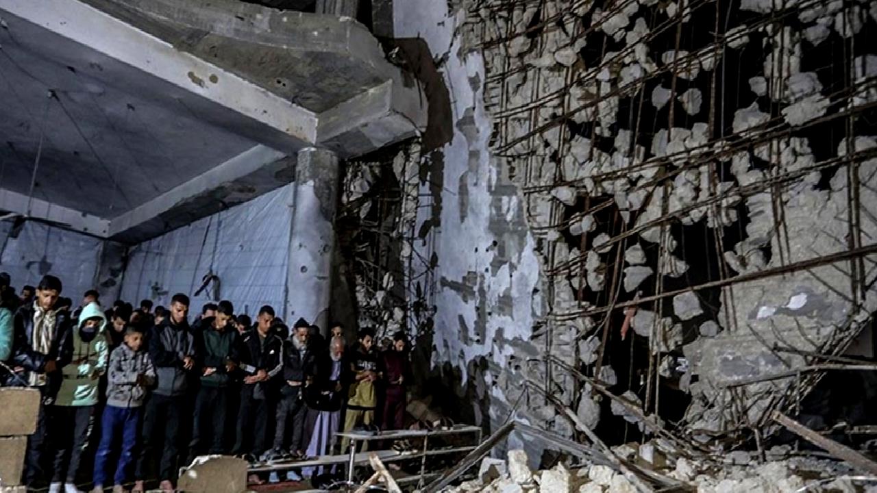 Gazze'de bayram, saldırılarla gölgelenirken umut da doğuyor. Bu zorlu süreçte