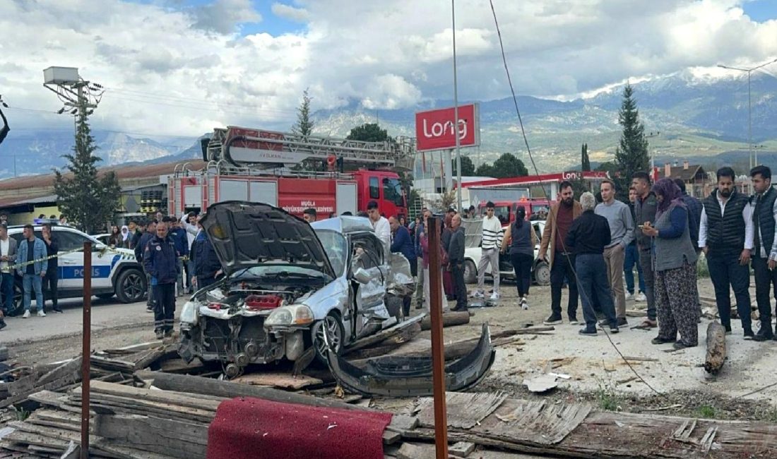 Muğla’da Feci Kaza: 4 Kişi Hayatını Kaybetti Muğla'da meydana gelen feci kazada 4 kişi hayatını kaybetti. Olayın