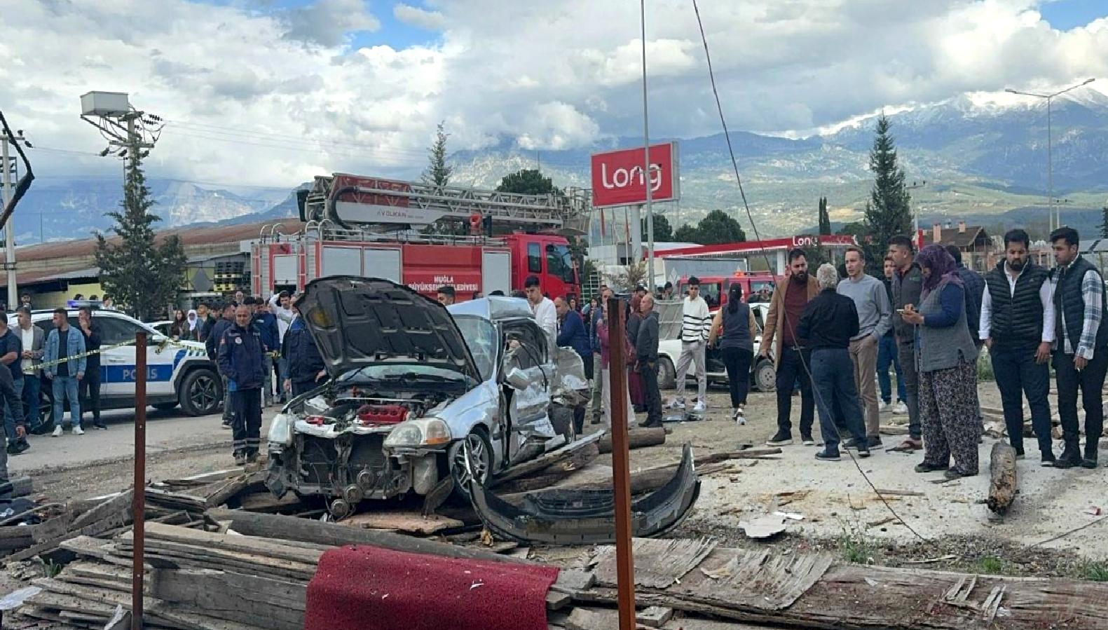 Muğla'da meydana gelen feci kazada 4 kişi hayatını kaybetti. Olayın