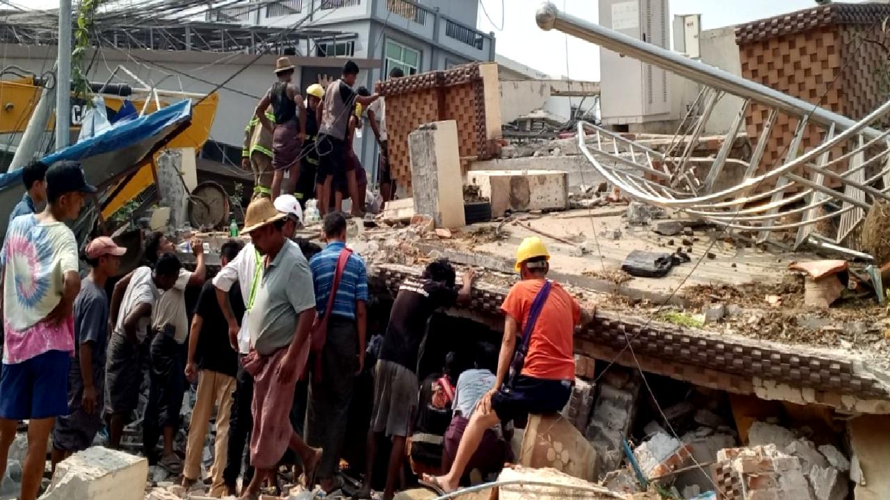 Myanmar'da meydana gelen 7,7 büyüklüğündeki depremde 144 kişi hayatını kaybetti,