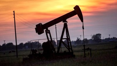 Petrol fiyatlarındaki düşüş ve ABD'nin tehditleri üzerine güncel analizler. Ekonomik