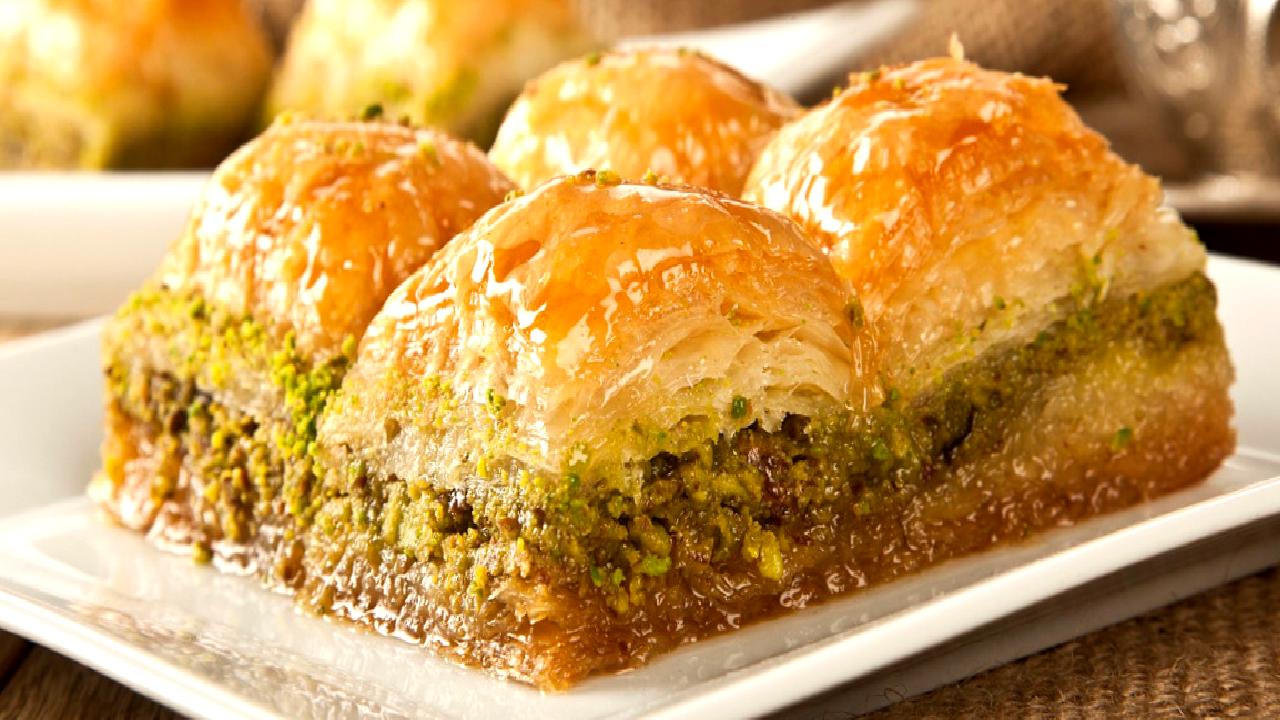 Sahte baklavayı anlamanın 7 önemli ipucunu keşfedin. Gerçek lezzeti ayırt