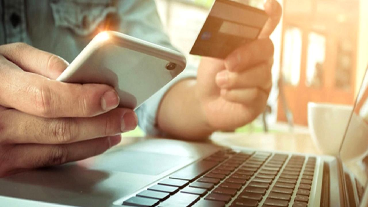 Ticaret Bakanlığı'nın yeni yönetmeliği ile internetten alışverişte güvenlik önlemleri artıyor.