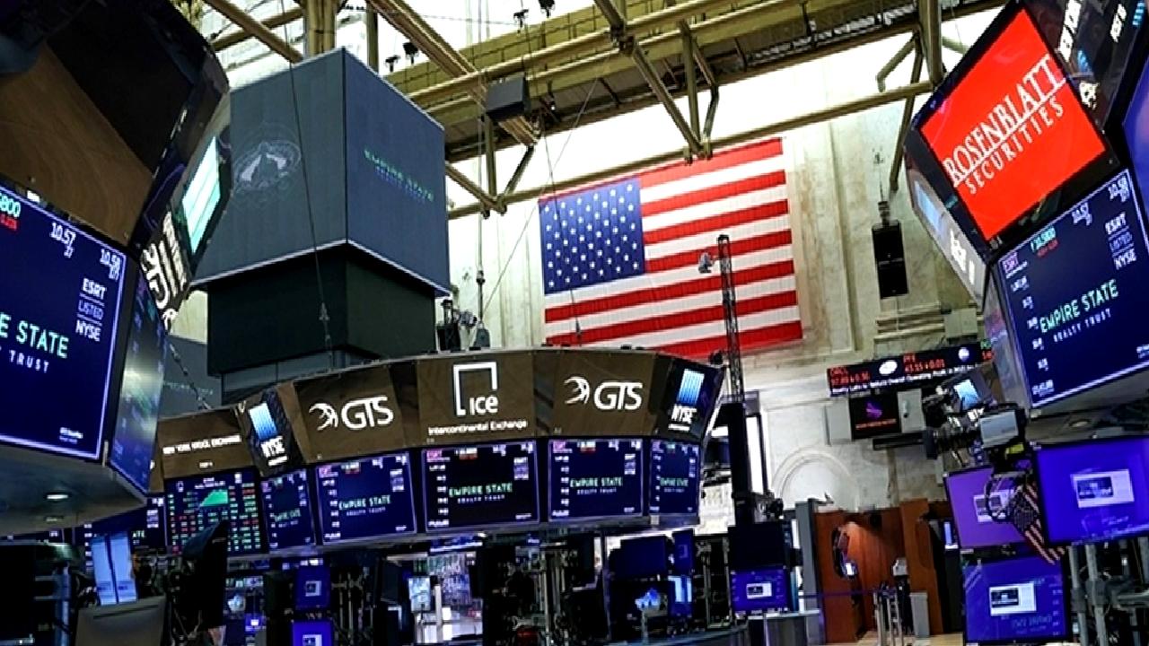 Trump yönetiminin tarife politikası ve ekonomik etkilerini derinlemesine inceleyin. Ticaret