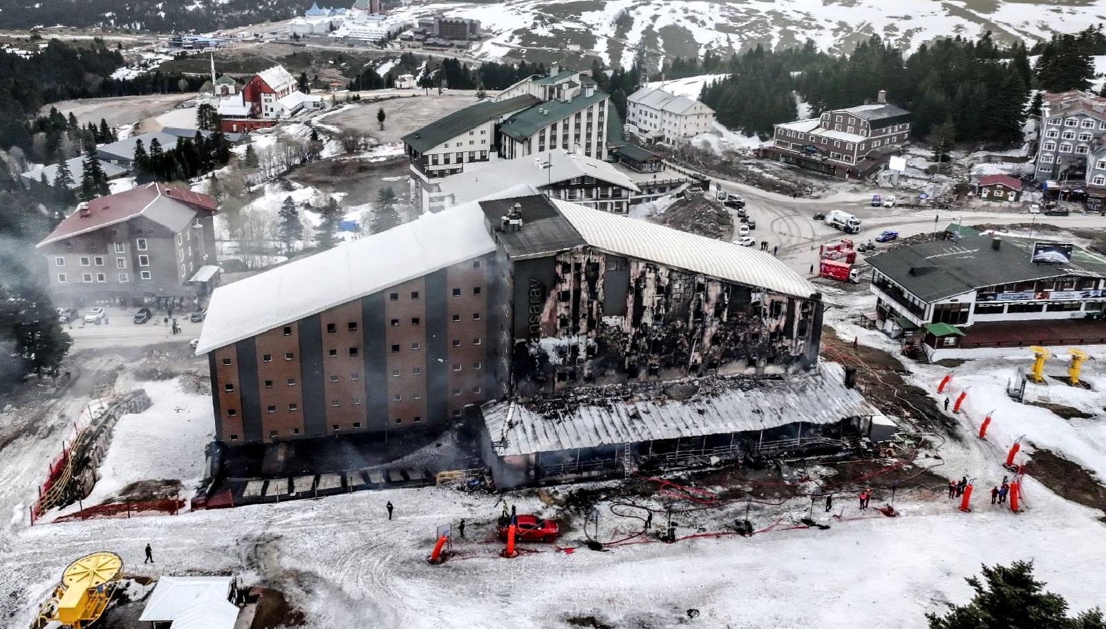 Uludağ'daki otel yangınında iki milli kayakçının hayatını kaybetmesi, spor camiasında