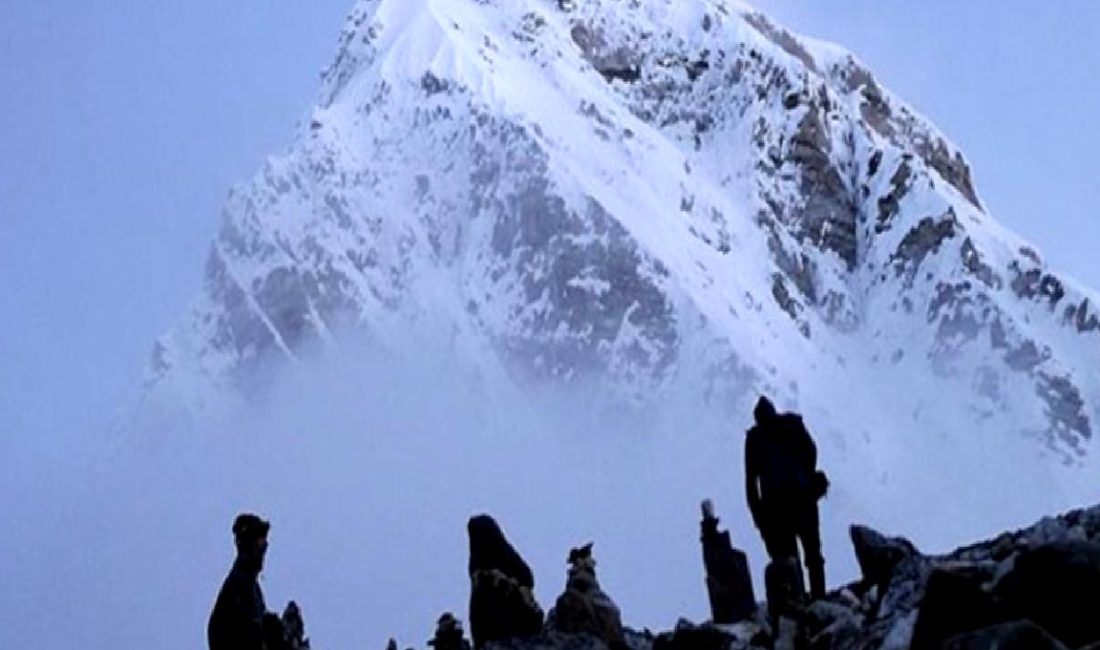 2023 Everest Zirve Tırmanışında Rekor İzin Sayısı 2023 Everest zirve tırmanışında rekor izin sayısı ile dağcılar yeni