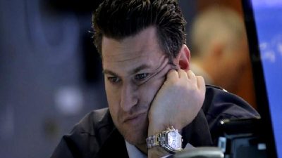 ABD hisseleri ve ticaret savaşlarının piyasalara etkilerini keşfedin. Ekonomik dalgalanmalar