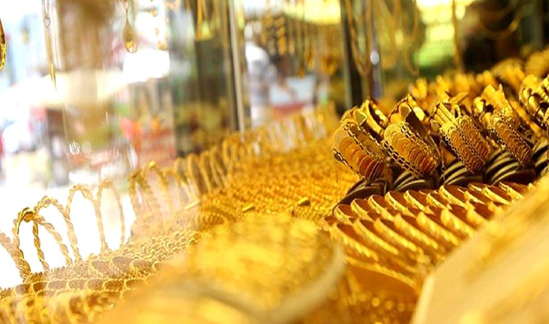 ABD ve Çin Arasındaki Ticaret Savaşları Altın Fiyatlarını Yükseltiyor ABD ve Çin arasındaki ticaret savaşları, küresel ekonomiyi etkileyerek altın